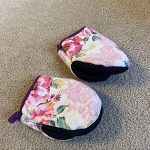 Kohl's Purple and Pink Floral oven Mittens